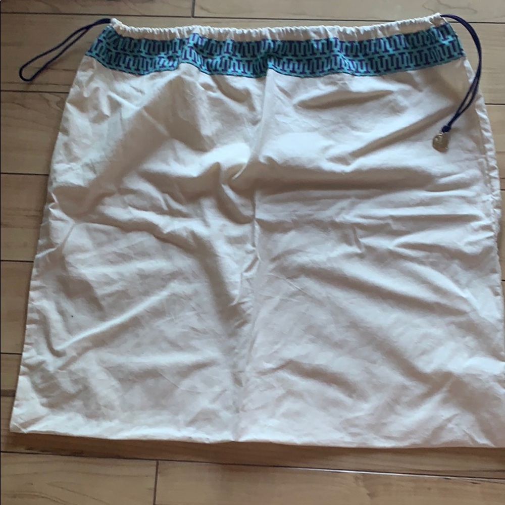 Tory Burch dust cover